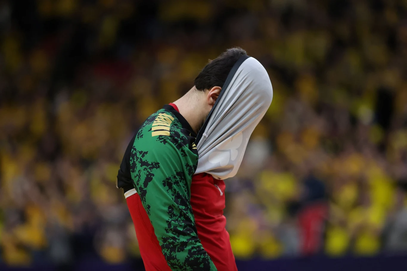 Załamany Miguel Ferreira - Portugalczycy nie zagrają w ćwierćfinale mundialu