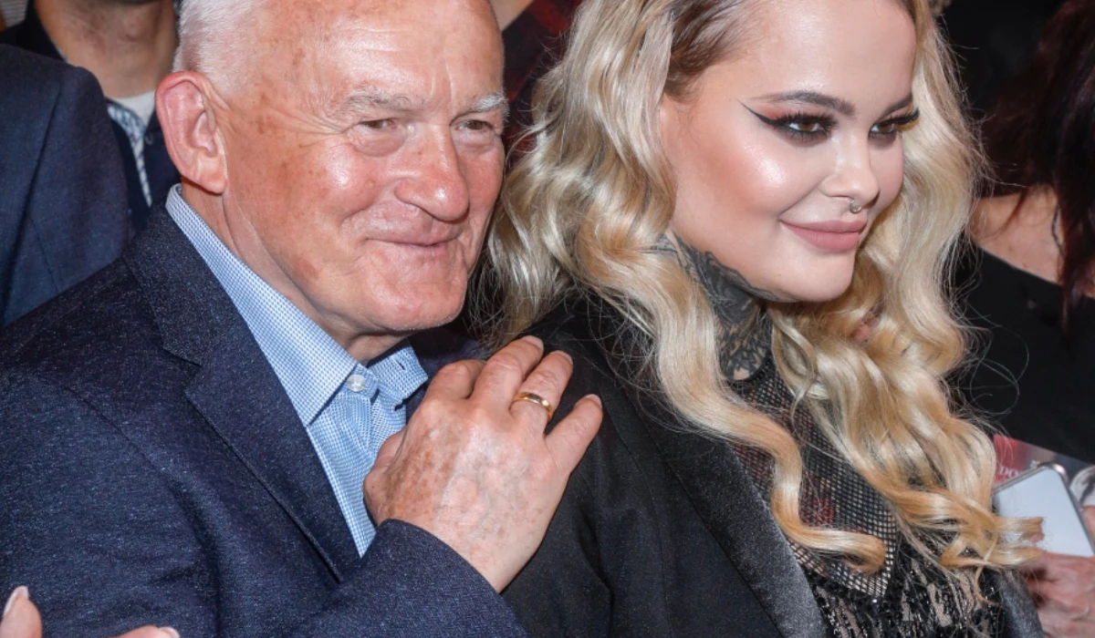 Leszek MIller z wnuczką Moniką Leszek MIller z wnuczką Moniką