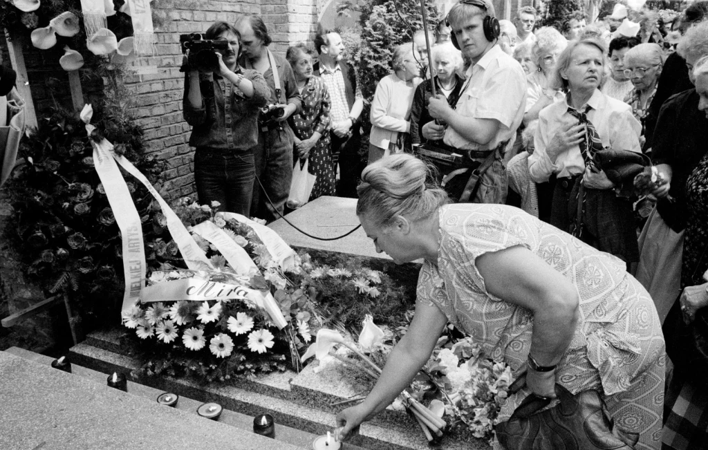 Sprowadzenie prochów Hanki Ordonówny. Warszawa. Powązki 1990 rok