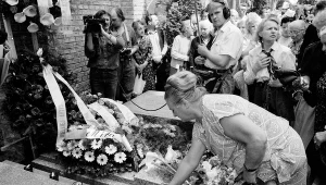 Sprowadzenie prochów Hanki Ordonówny. Warszawa. Powązki 1990 rok