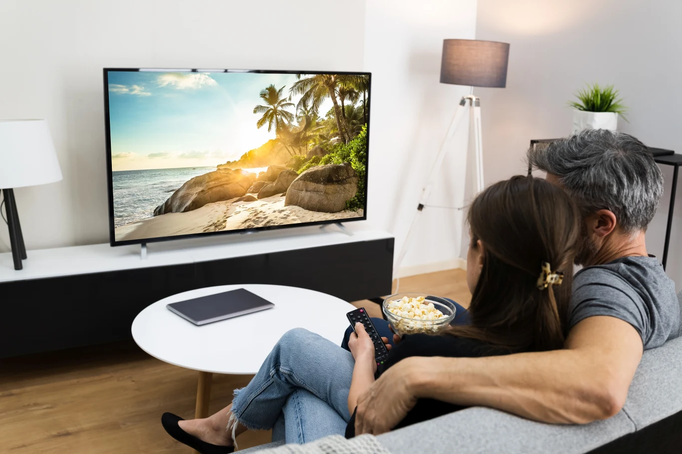 Abonament radiowo-telewizyjny umożliwia realizację misji publicznej telewizji i radia. Wiele osób nie dopełnia obowiązku zapłaty abonamentu RTV. Trwają więc wzmożone kontrole Abonament radiowo-telewizyjny umożliwia realizację misji publicznej telewizji i radia. Wiele osób nie dopełnia obowiązku zapłaty abonamentu RTV. Trwają więc wzmożone kontrole