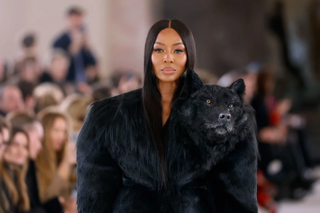 Pokaz Schiaparelli wzbudził kontrowersje. Na zdj. Naomi Campbell