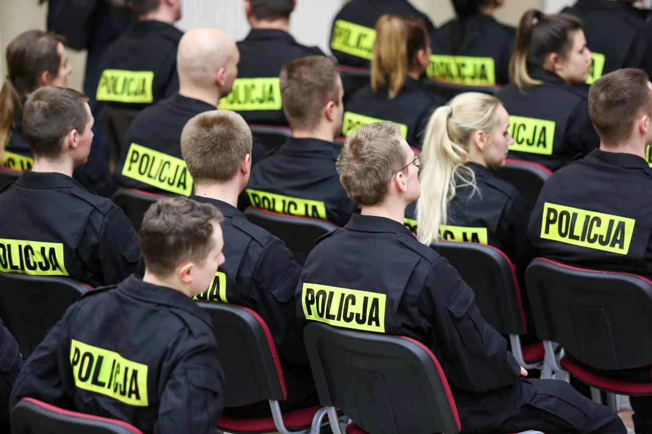 Kandydatów czeka test wiedzy obejmujący 40 pytań z zakresu funkcjonowania policji oraz test sprawności fizycznej. Kandydatów czeka test wiedzy obejmujący 40 pytań z zakresu funkcjonowania policji oraz test sprawności fizycznej.