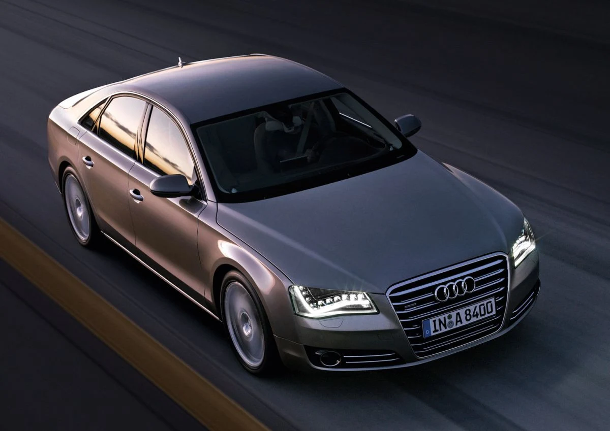 Audi A8 - 30,6 proc. aut z cofniętym przebiegiem