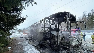 Autobus uległ całkowitemu wypaleniu. Według strażaków nikt nie ucierpiał