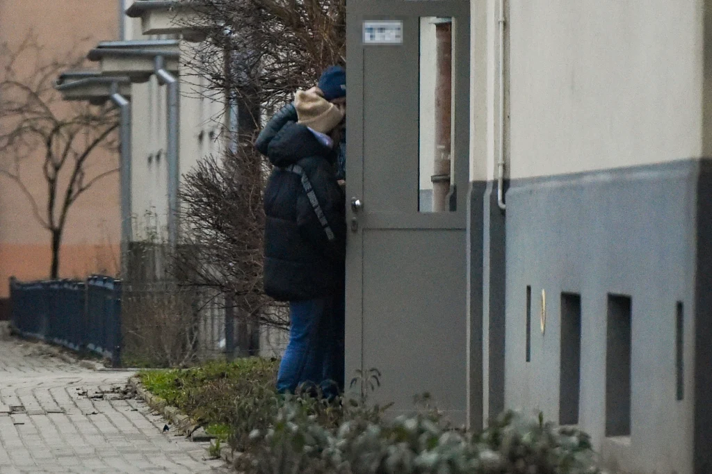 Bartosz Żukowski wraca do domu z partnerką Bartosz Żukowski wraca do domu z partnerką