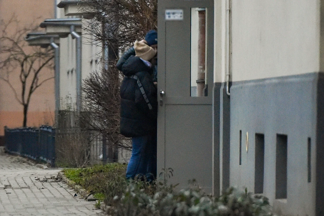 Bartosz Żukowski wraca do domu z partnerką Bartosz Żukowski wraca do domu z partnerką