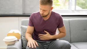 Nietolerancja pokarmowa objawia się bólem brzucha, nudnościami oraz wzdęciami na kilka godzin po spożyciu posiłku