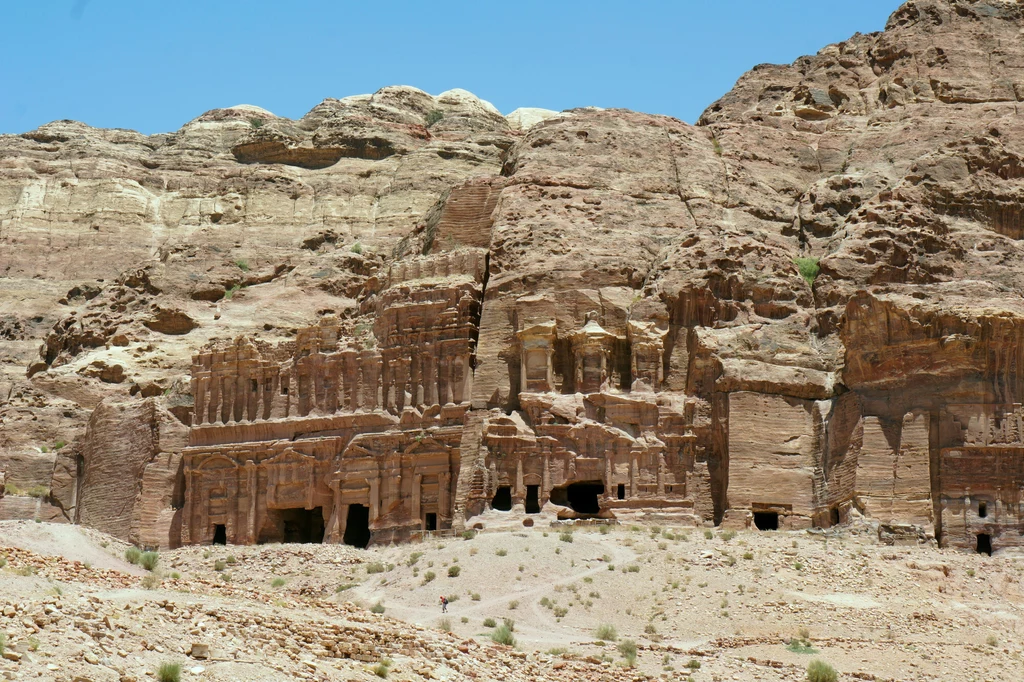 Petra, miasto wykute w skale, jest celem wielu turystów