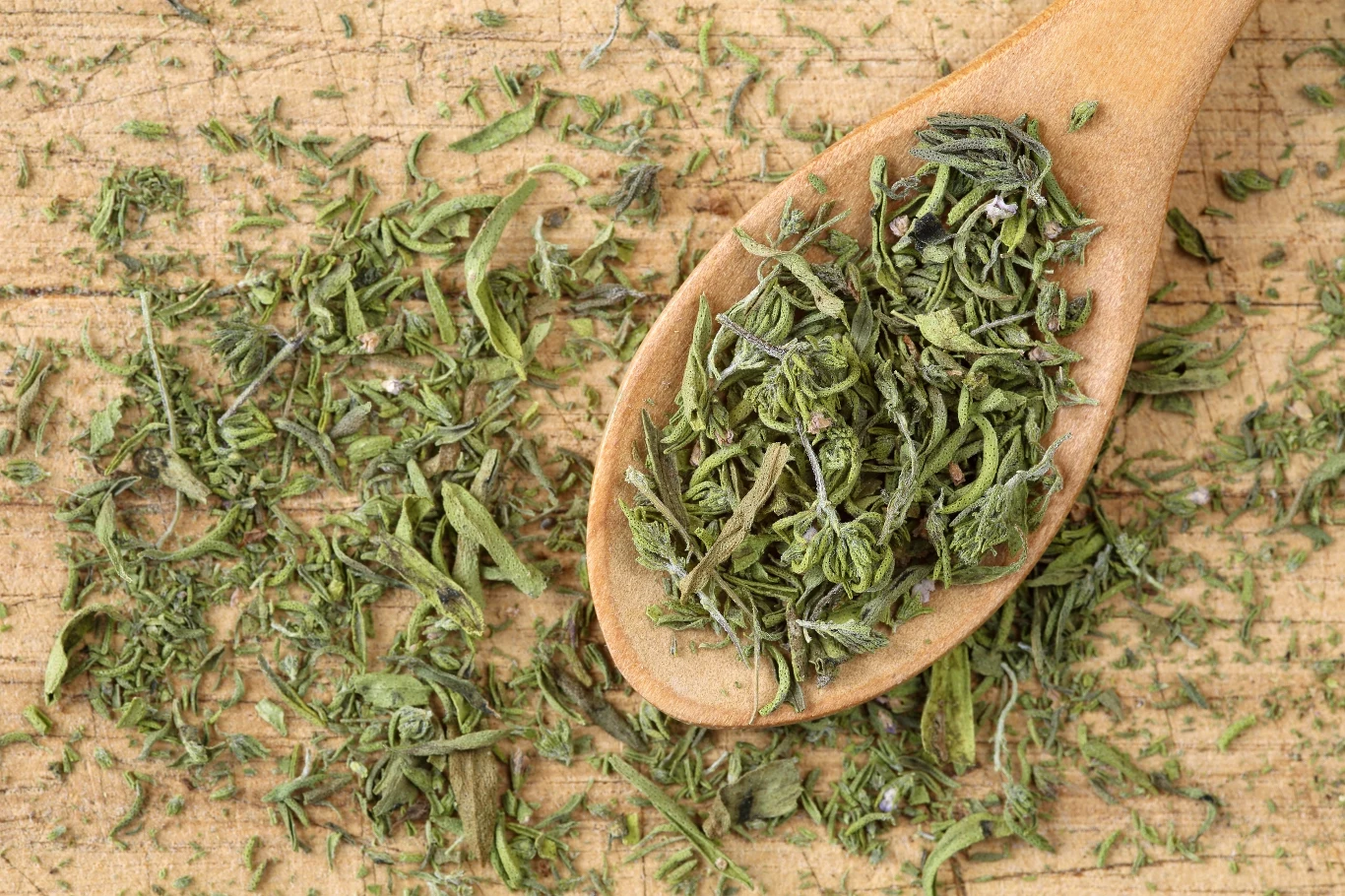 Cząber sprawdzi się w rozmaitych potrawach, a także w postaci naparu