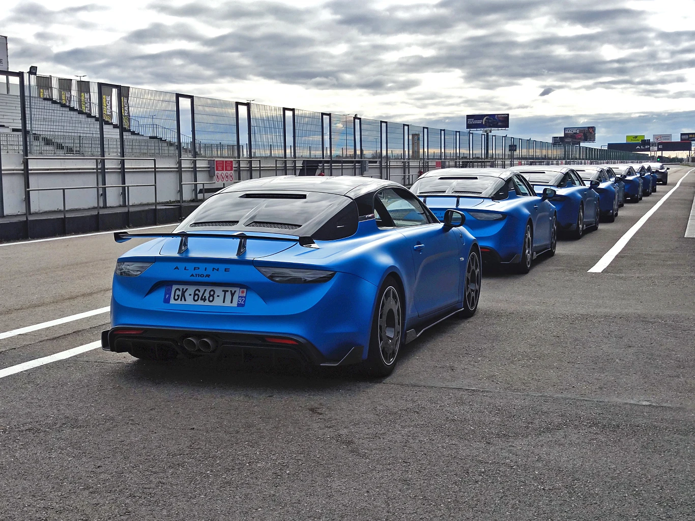 Alpine A110 R na torze Alpine A110 R na torze
