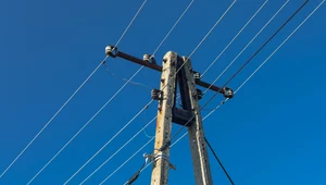 Kable energetyczne wreszcie trafią pod ziemię. Czy to koniec awarii spowodowanych złą pogodą? Zdj. ilustracyjne