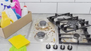 Wyczyścisz kuchenkę gazową bez szorowania. Ten trik stosowała już moja babcia