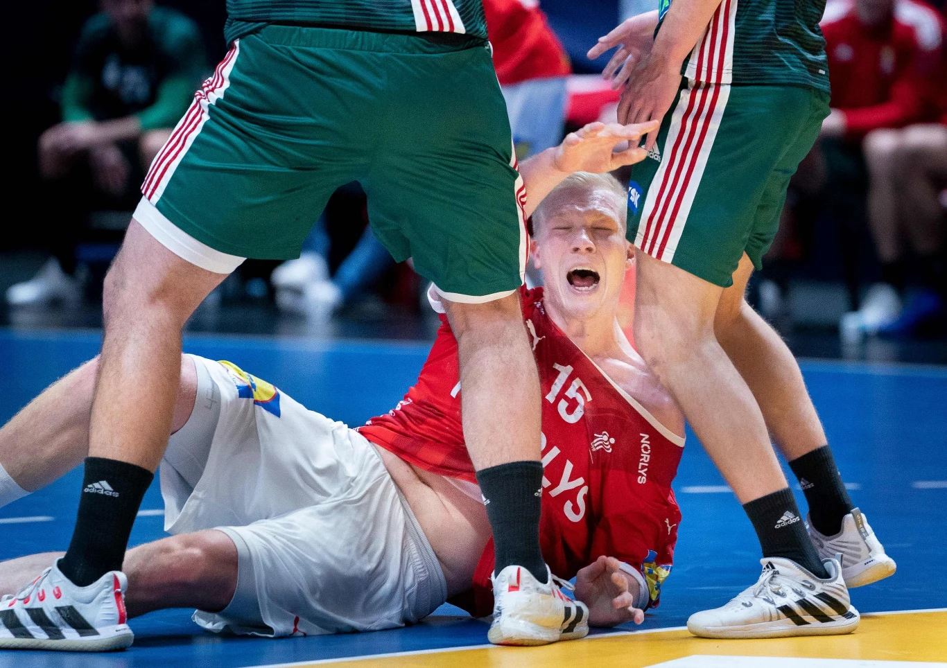 Magnus Saugstrup powalony przez rywali