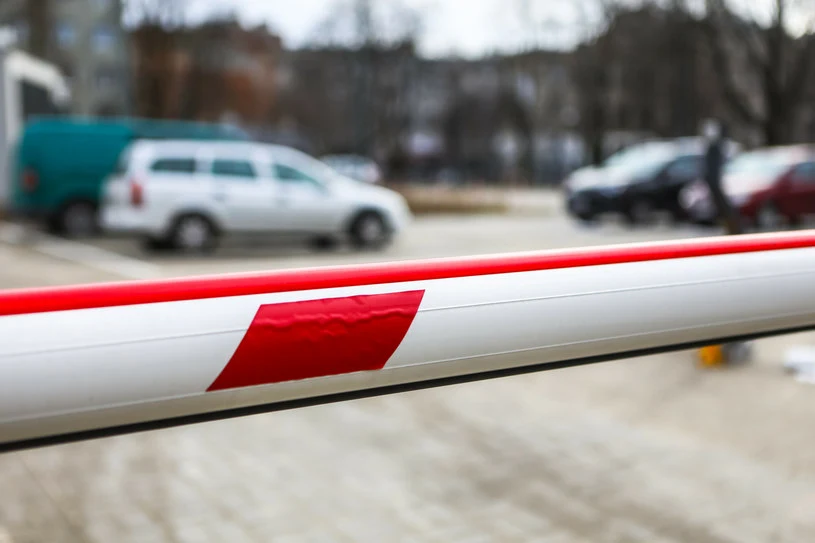 Miasta zamykają się dla starszych samochodów. To może doprowadzić do wykluczenia części mieszkańców Miasta zamykają się dla starszych samochodów. To może doprowadzić do wykluczenia części mieszkańców