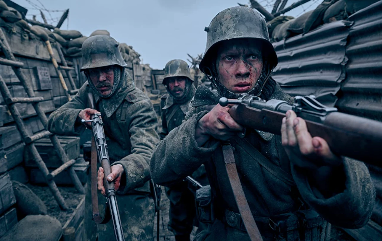 Felix Kammerer, Edin Hasanovic i Albrecht Schuch w filmie "Na Zachodzie bez zmian"