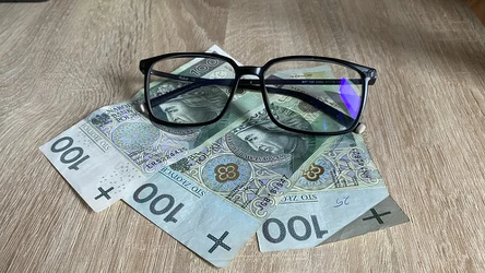 ​Każdy Polak dostanie co miesiąc 300 zł więcej do wypłaty. Bez wniosków, deklaracji czy innych warunków