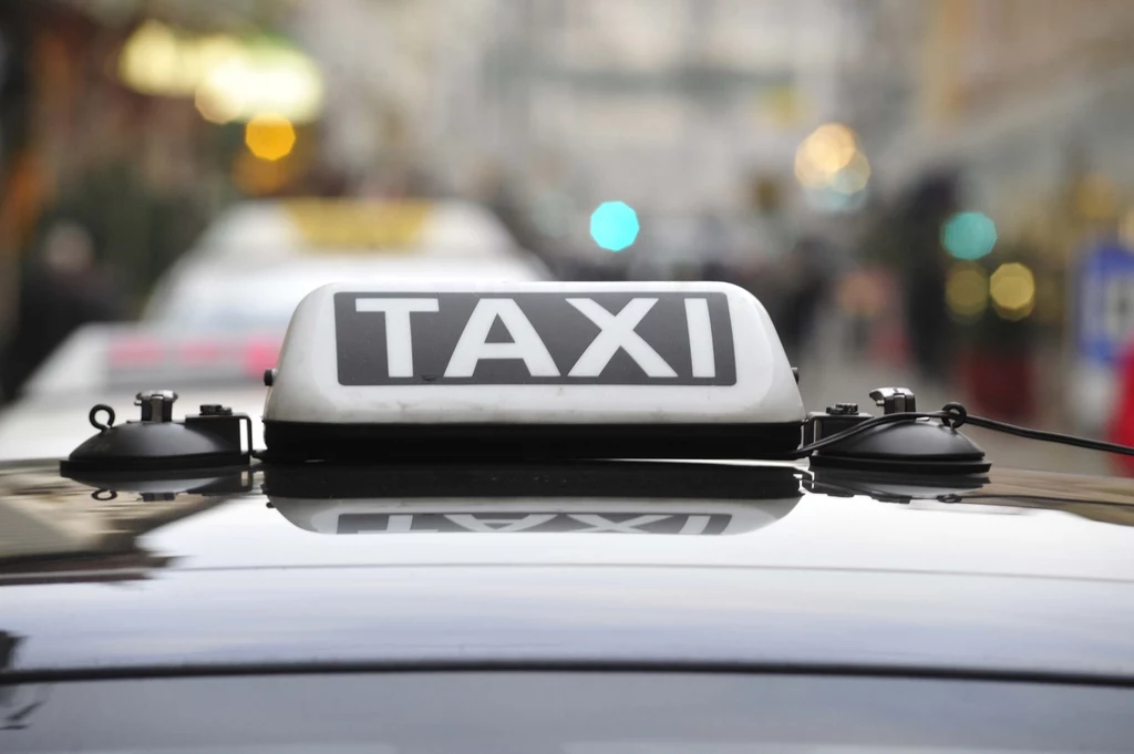 Zanim skorzystasz z usług taksówkarza, zapoznaj się z obowiązującym cennikiem