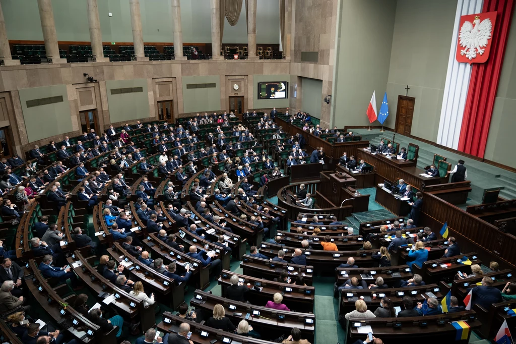 Sejm przyjął doprecyzowujące poprawki w ustawie likwidującej Centralną Informację Emerytalną. Zdj. ilustracyjne