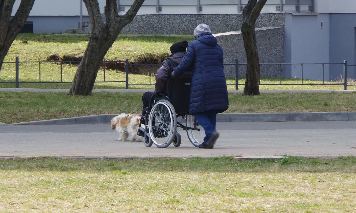 Polacy uprawnieni do pobierania specjalnego zasiłku opiekuńczego często sugerują, że świadczenie jest zbyt niskie Polacy uprawnieni do pobierania specjalnego zasiłku opiekuńczego często sugerują, że świadczenie jest zbyt niskie
