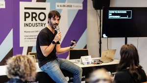 PRO INDUSTRY Mastercard OFF CAMERA 