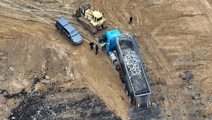 Chcieli się pozbyć 30 ton odpadów. Dron przyłapał ich na gorącym uczynku