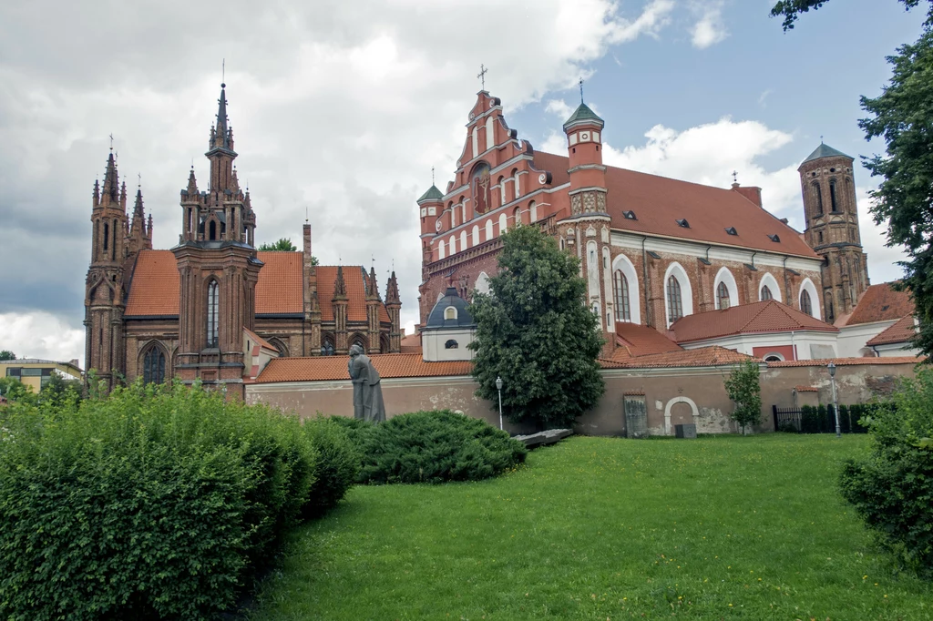 Jedną z najważniejszych grup zabytków w Wilnie są świątynie różnych wyznań