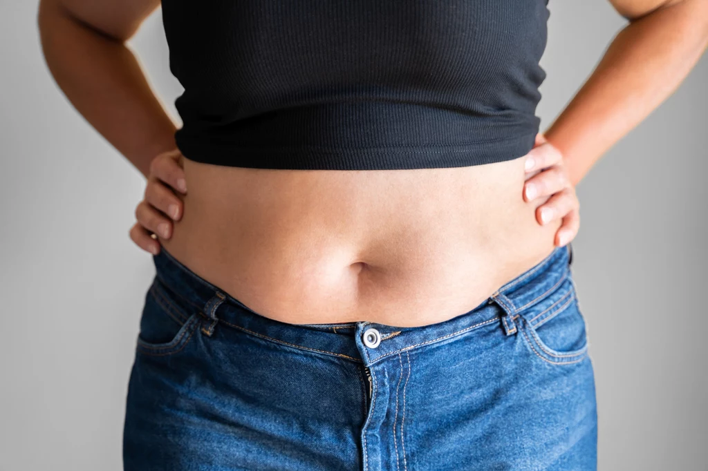 Zimą szybko przybieramy na wadze. Mała ilość ruchu i dieta uboga w warzywa i owoce sprzyja temu procesowi Zimą szybko przybieramy na wadze. Mała ilość ruchu i dieta uboga w warzywa i owoce sprzyja temu procesowi