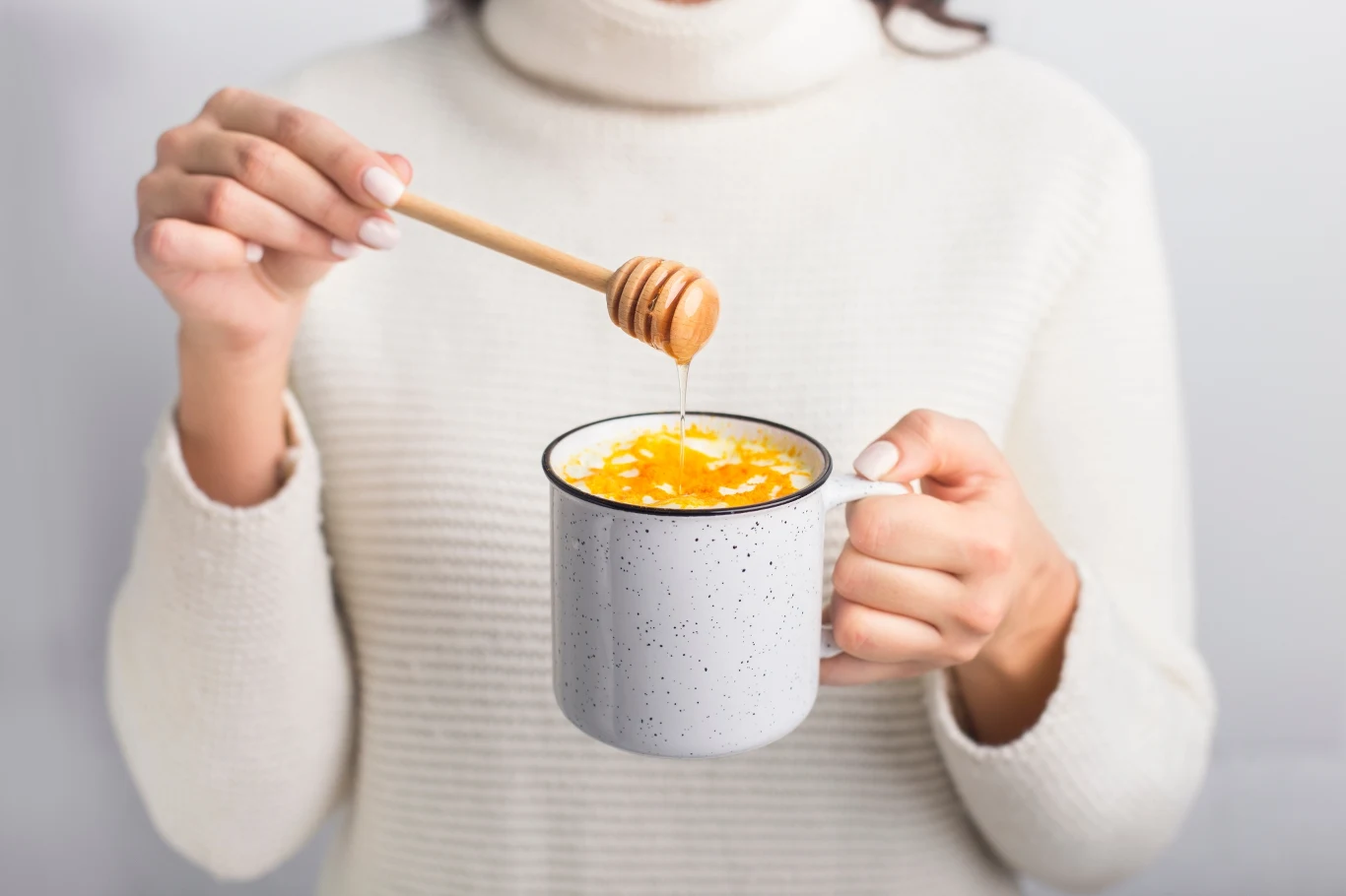 Kurkuma, czyli złoto Indii nie jest polecana kobietom w ciąży, osobom o niskim ciśnieniu oraz chorującym na kamicę nerkową Kurkuma, czyli złoto Indii nie jest polecana kobietom w ciąży, osobom o niskim ciśnieniu oraz chorującym na kamicę nerkową