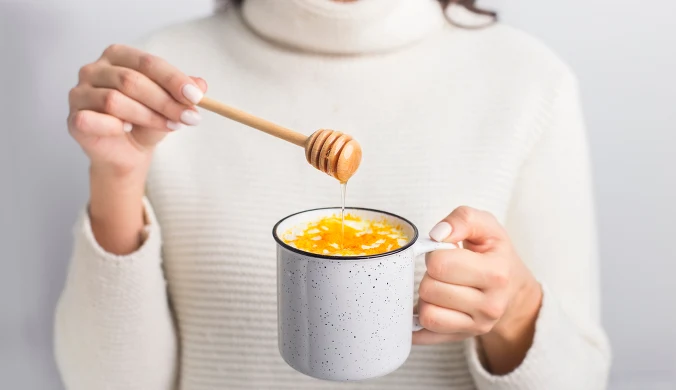 Kurkumę stosuj z umiarem. Jaka jest jej dzienna dawka?