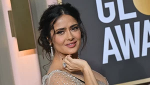 Salma Hayek w koku i skórzanej sukience. Wygląda co najmniej 20 lat młodziej