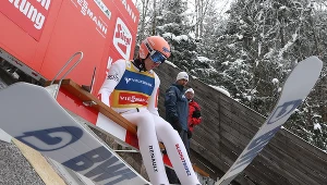 Salwa śmiechu. Tak koledzy skwitowali skok Dawida Kubackiego