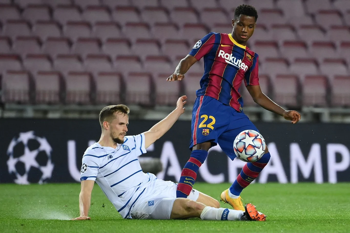 Tomasz Kędziora kontra Ansu Fati Tomasz Kędziora kontra Ansu Fati