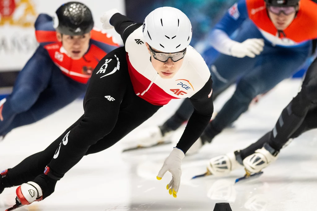Michał Niewiński został mistrzem świata w short tracku w wyścigu na 500 metrów. Z kolei w rywalizacji na 1500 metrów pobił rekord świata juniorów Michał Niewiński został mistrzem świata w short tracku w wyścigu na 500 metrów. Z kolei w rywalizacji na 1500 metrów pobił rekord świata juniorów