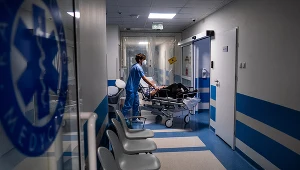 Ekspert: Wirus SARS-CoV-2 osłabia nasz układ odpornościowy zmniejszając populacje niektórych komórek immunologicznych lub zmieniając ich funkcjonalność