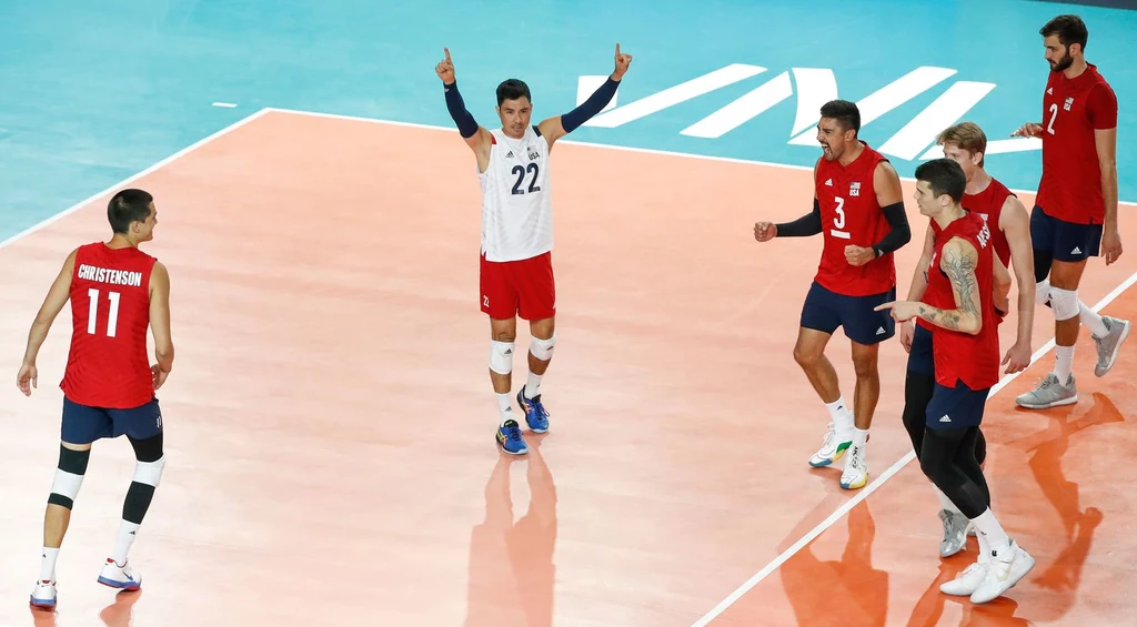 Erik Shoji (z numerem 22) w reprezentacji Stanów Zjednoczonych Erik Shoji (z numerem 22) w reprezentacji Stanów Zjednoczonych