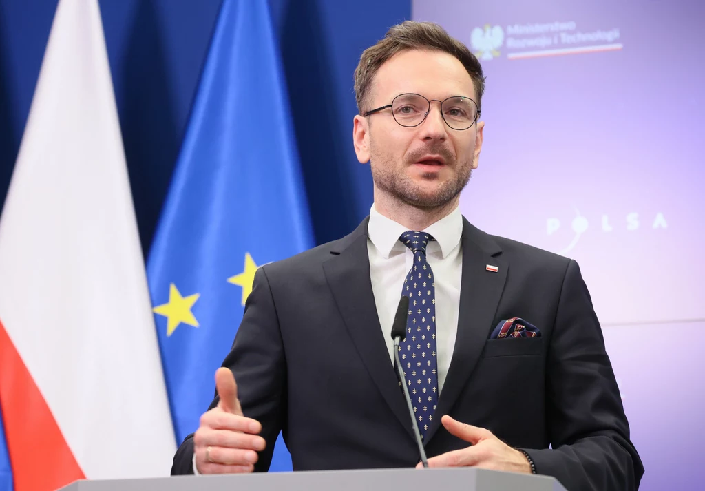 Minister rozwoju i technologii Waldemar Buda ocenił, że do końca 2023 roku stopy procentowe mogą spaść o 50 punktów bazowych