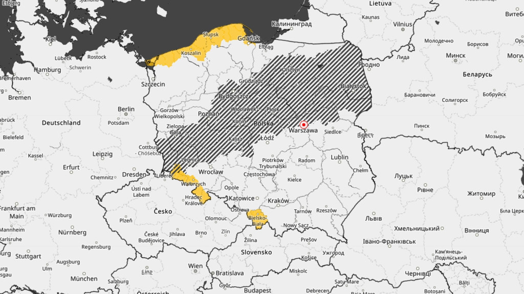 Od poniedziałku pogoda w Polsce wyraźnie się pogorszy. IMGW wydało ostrzeżenia przed marznącymi opadami, opadami śniegu i silnym wiatrem 