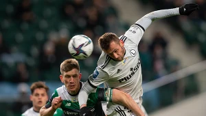 Tomaš Pekhart (z prawej) w walce z Michałem Nalepą z Lechii Gdańsk