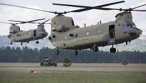 Ukraińcy dostarczeni na front za pomocą amerykańskich CH-47 Chinook