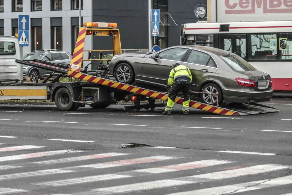 Wystarczy przekonać kierowcę lawety, że jest się użytkownikiem auta