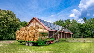 Rolnicy będą mogli otrzymać wsparcie na instalację paneli fotowoltaicznych na dachach (zdj. ilustracyjne)