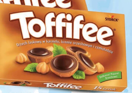 Toffifee Orzech laskowy w karmelu kremie orzechowym i czekoladzie 125 g (15 sztuk)