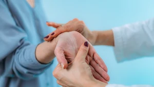 Podejrzewasz u siebie zespół cieśni nadgarstka? Zgłoś się do lekarza