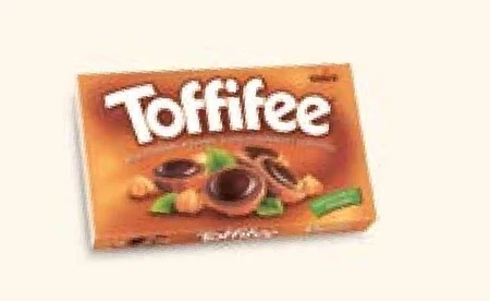 Toffifee Orzech laskowy w karmelu kremie orzechowym i czekoladzie 125 g (15 sztuk)