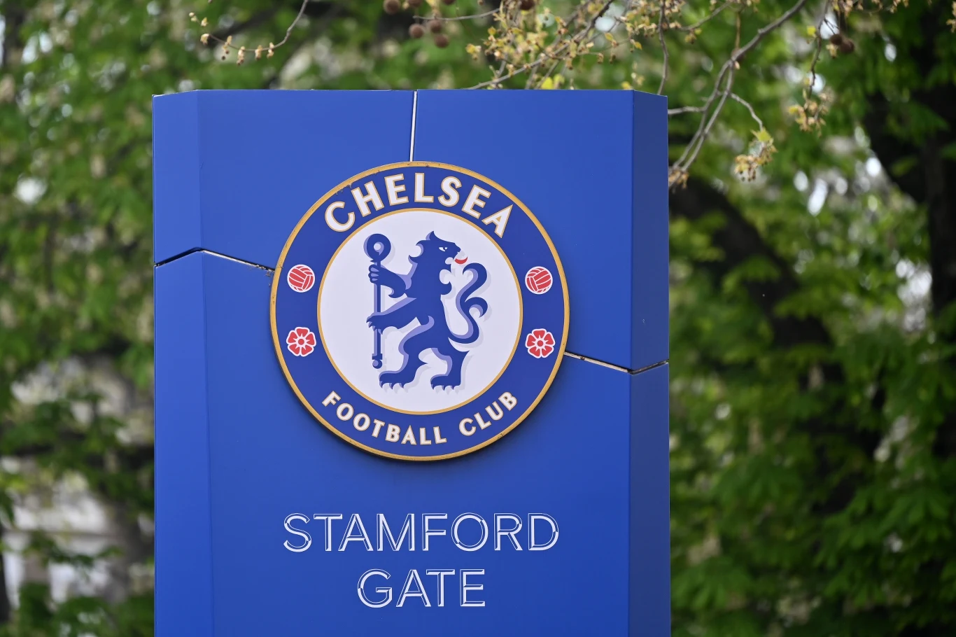 Chelsea w zimowym oknie zaszalała