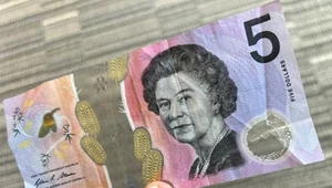 Australijski banknot pięciodolarowy z wizerunkiem zmarłej królowej Elżbiety II