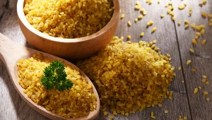 Kasza bulgur wspiera serce i jest dobra dla cukrzyków. 100 gramów to tylko 83 kcal