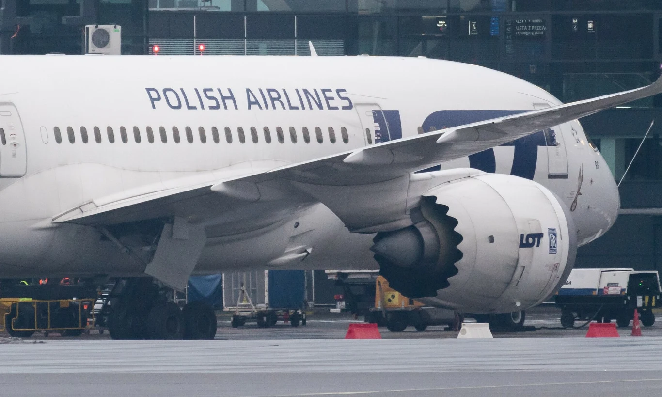 Do bagażu podręcznego w samolocie LOT nie wolno zabierać pewnych przedmiotów Do bagażu podręcznego w samolocie LOT nie wolno zabierać pewnych przedmiotów