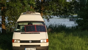 Fotowoltaika w plenerze to doskonały pomysł na pobyt off-grid